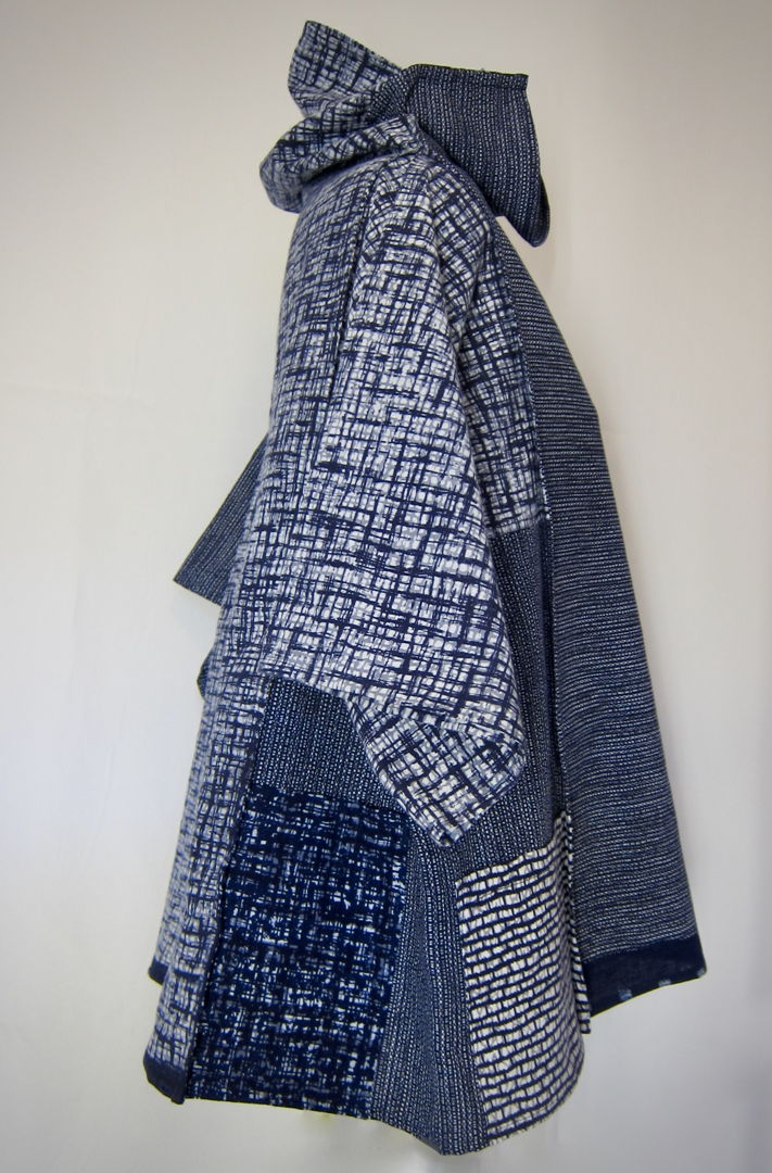 Four different patterns are arranged in a patchwork style. Both the front and back can be arranged in a variety of ways.?This yukata fabric is dyed using the Chusen dyeing technique.