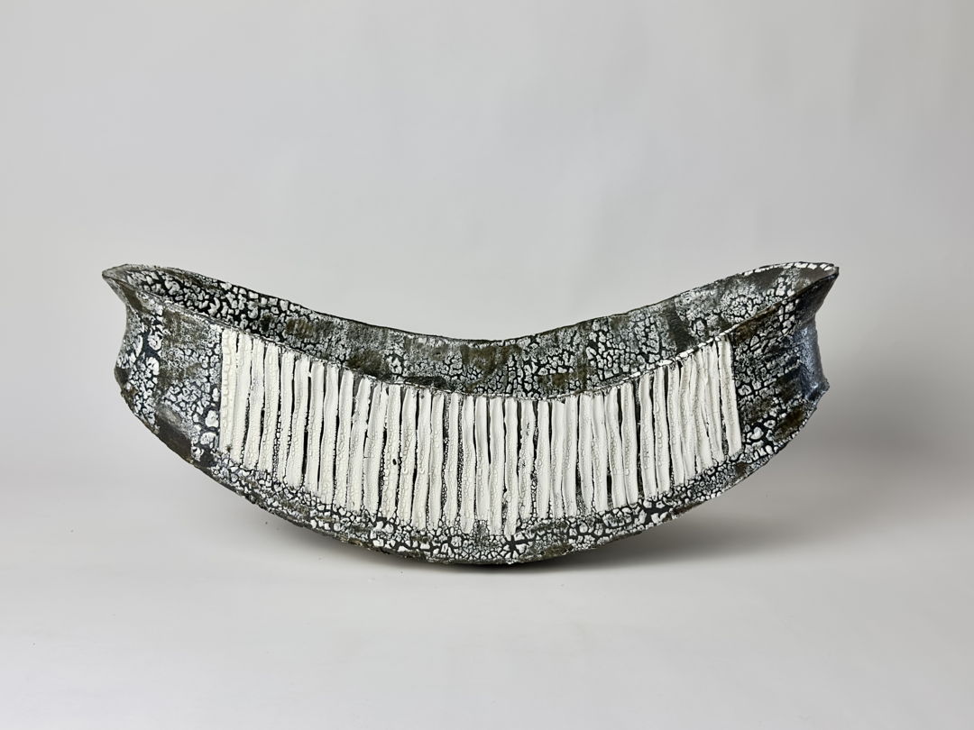 highly textured slight u-shaped vessel.