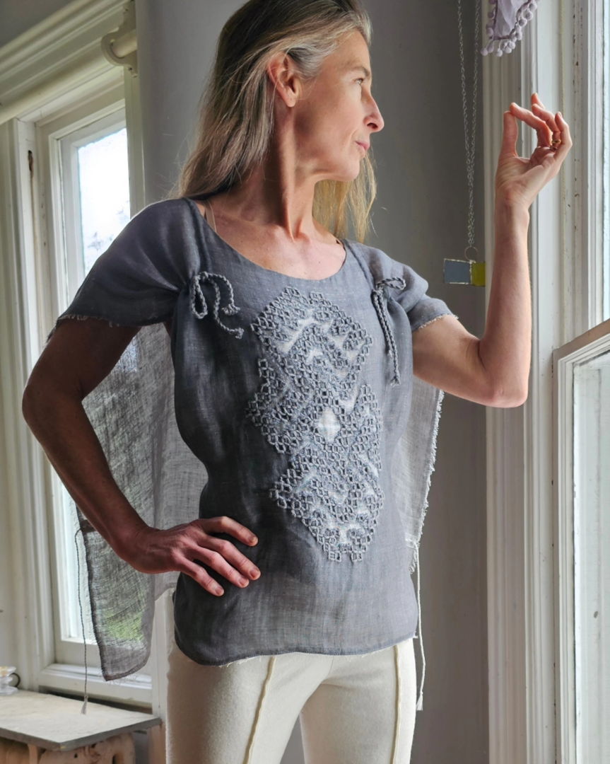 2D vestment top adjustable with 4 pairs of hand spun strings