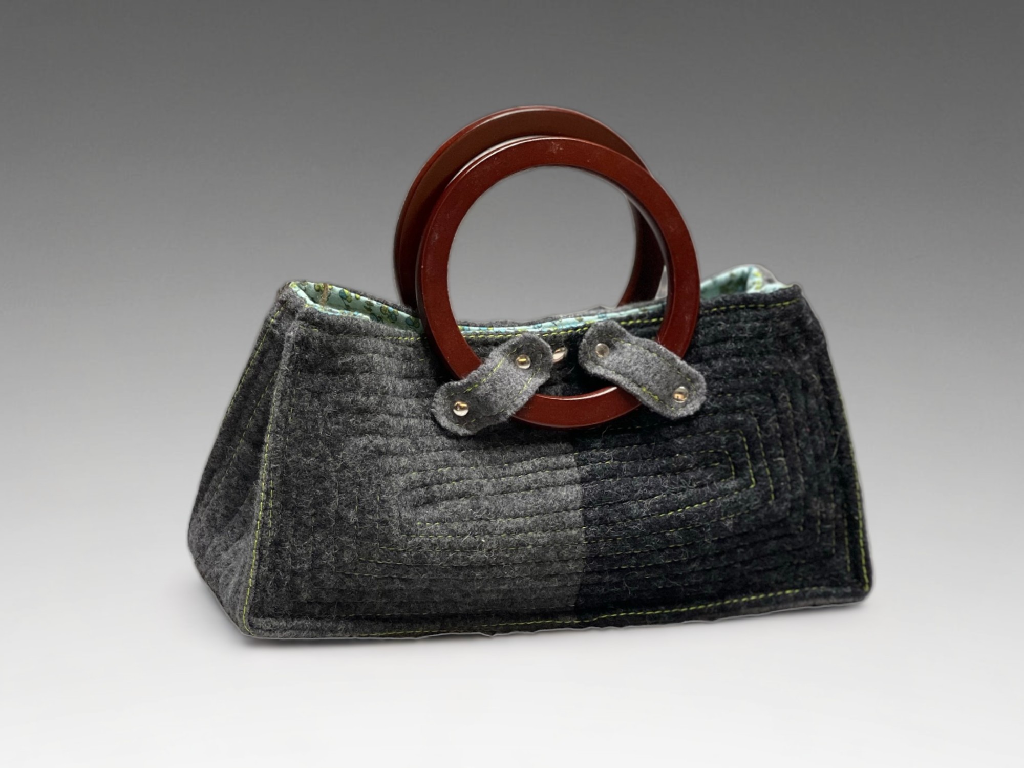 purse with circle handles