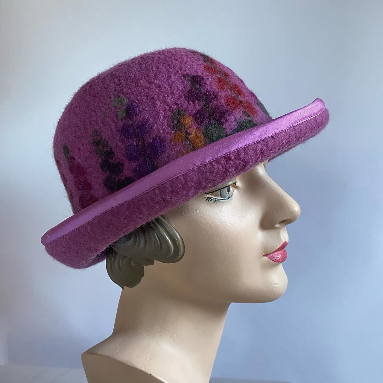 pink hat