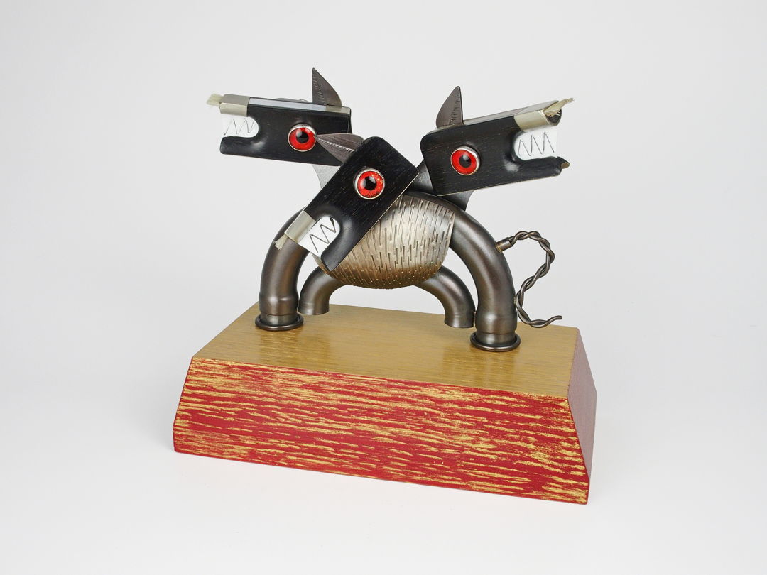 Object with removable brooch/necklace (4 x 5").