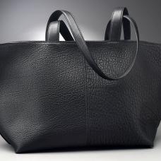 This black tote bag is crafted from natural veg-tanned and milled water buffalo leather skin. Provided inside with pockets and pigskin lining that is fused to the leather and a zipper closure.