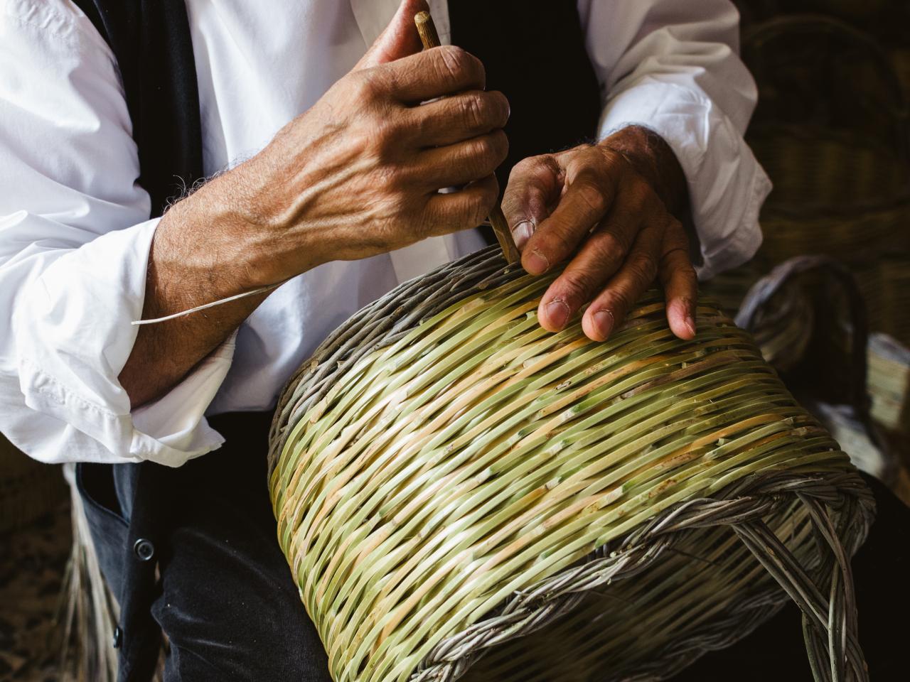 hands_basket weavin